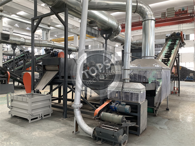 Pneumatic conveyor for waste tyre recycling machine